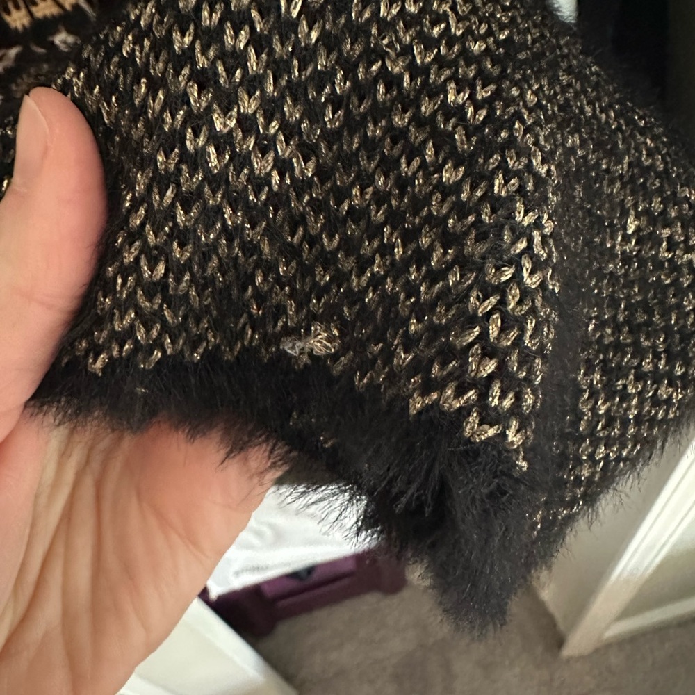 The Softest Women's Sleeping on Snow Metallic Shawl - Picture 11 of 11